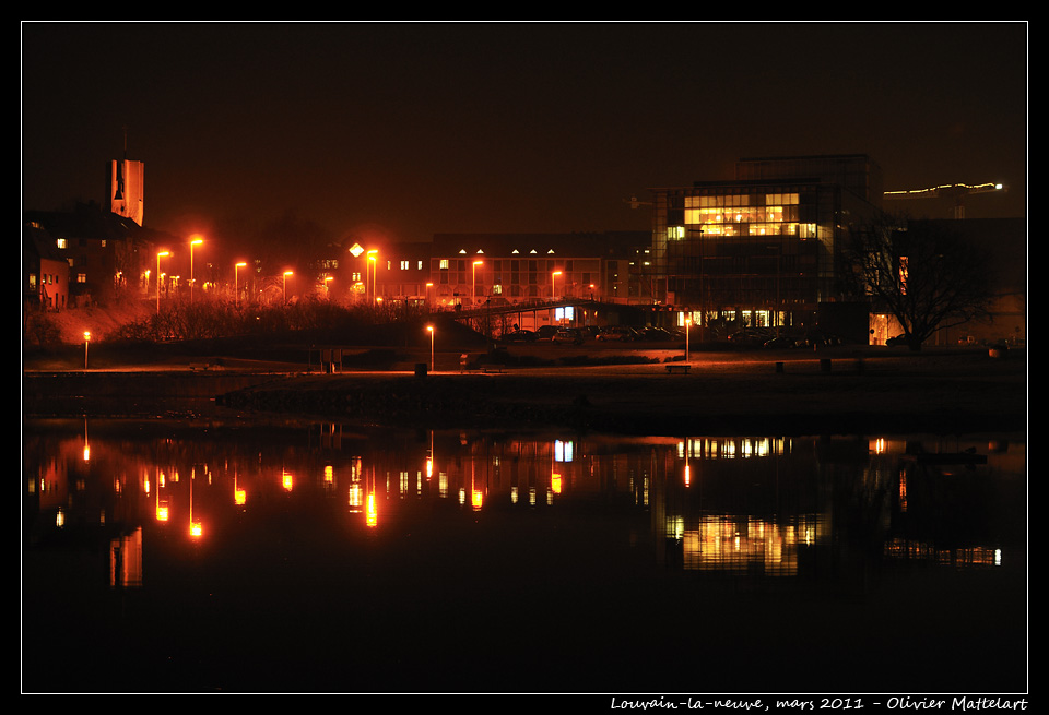 Louvain-la-neuve : reflets de nuit